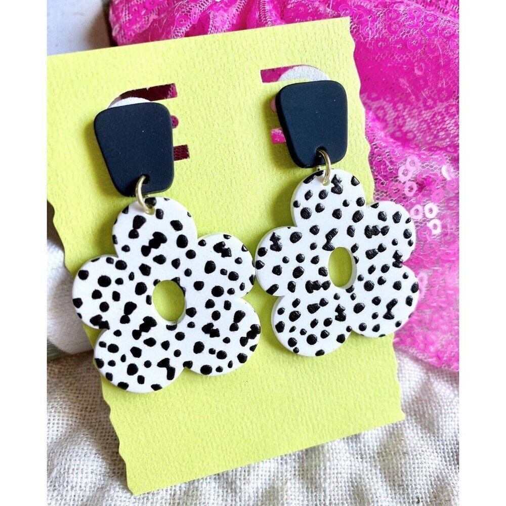 New Black White Dalmatian Dot Daisy Flower Retro 80s Style Matte Finish Earrings